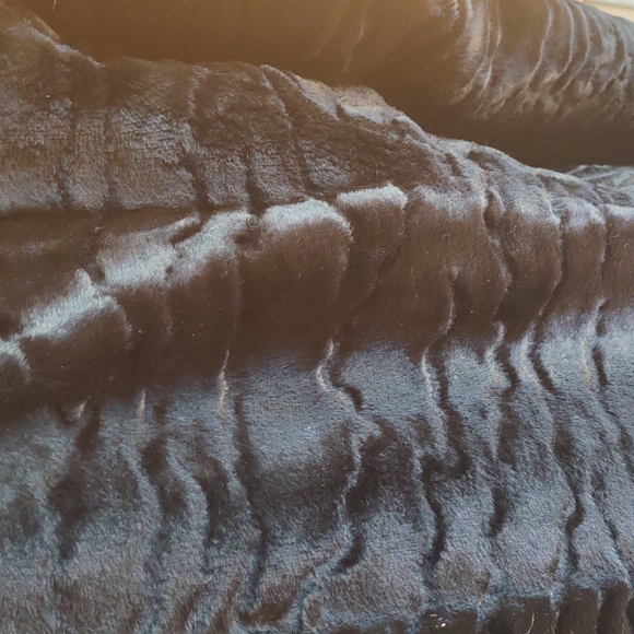 Elegant Faux Fur Coat - Picture 6 of 8